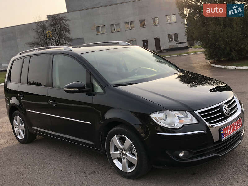 Минивэн Volkswagen Touran 2010 в Ровно