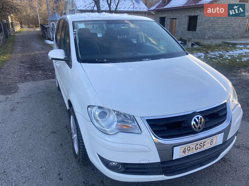 Минивэн Volkswagen Touran 2009 в Ивано-Франковске