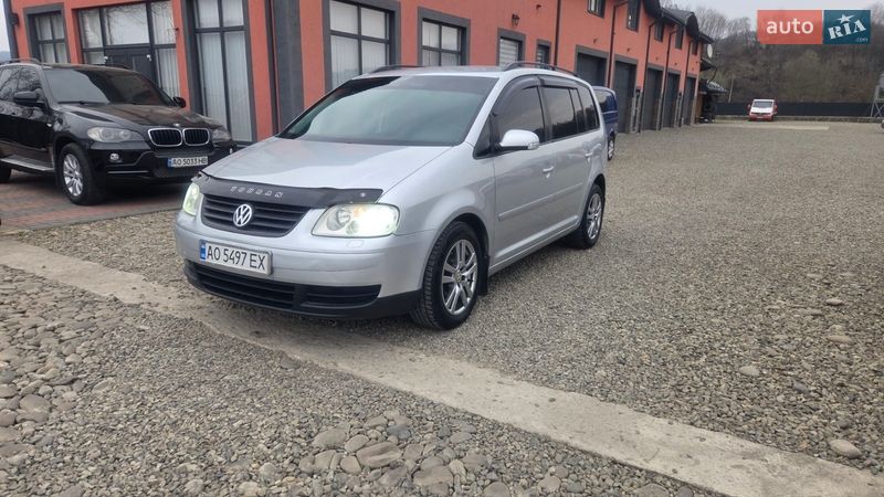 Минивэн Volkswagen Touran 2005 в Тячеве