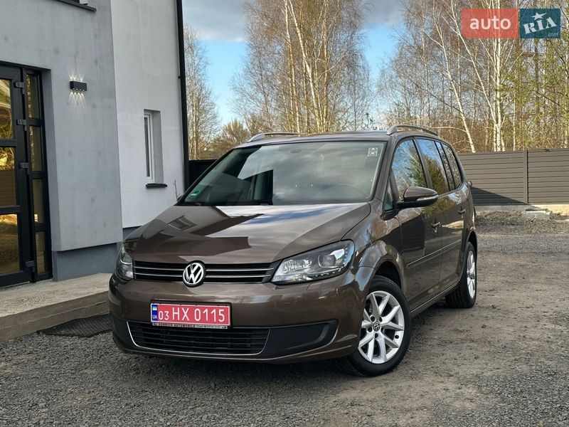 Минивэн Volkswagen Touran 2011 в Седлище