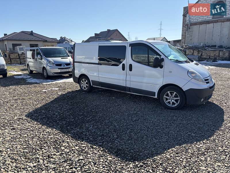Грузовой фургон Renault Trafic 2011 в Стрые