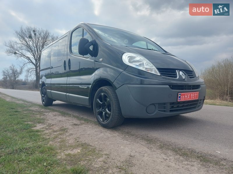 Грузопассажирский фургон Renault Trafic 2012 в Ровно