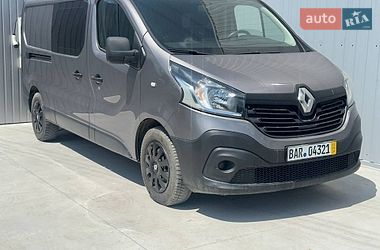 Грузопассажирский фургон Renault Trafic 2015 в Ровно