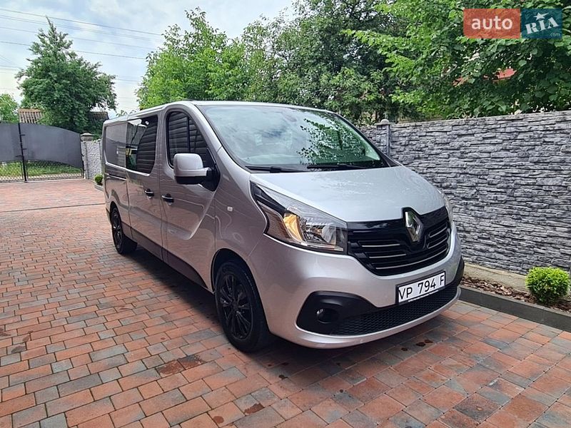 Грузопассажирский фургон Renault Trafic 2015 в Клевани