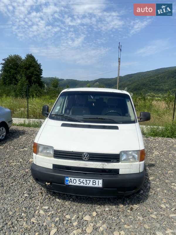 Минивэн Volkswagen Transporter 2003 в Иршаве