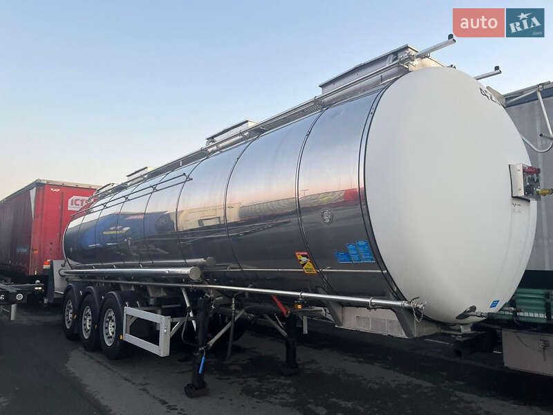 Цистерна полуприцеп Feldbinder TSA 2001 в Львове