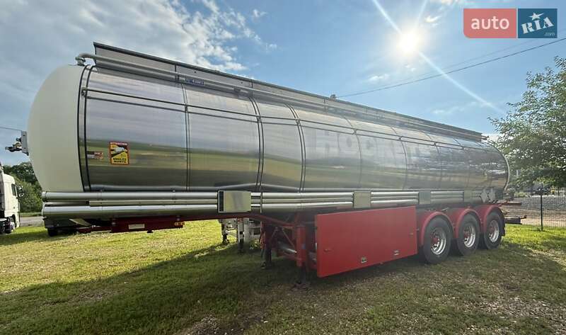 Цистерна полуприцеп Feldbinder TSA 2010 в Черновцах