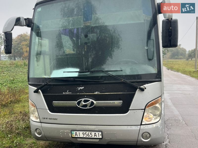 Приміський автобус Hyundai Universe 2009 в Києві