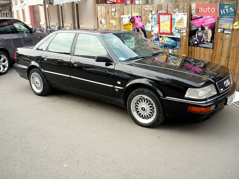 Седан Audi V8 1991 в Ужгороде