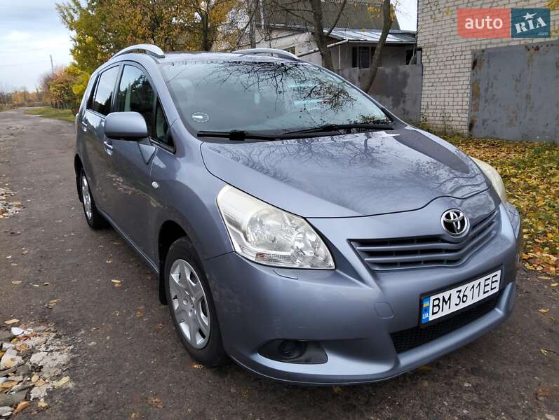 Минивэн Toyota Verso 2010 в Шостке