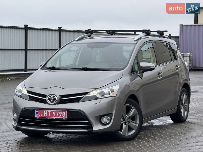 Мінівен Toyota Verso 2014 в Луцьку