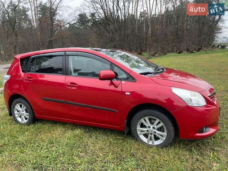 Минивэн Toyota Verso 2012 в Киеве