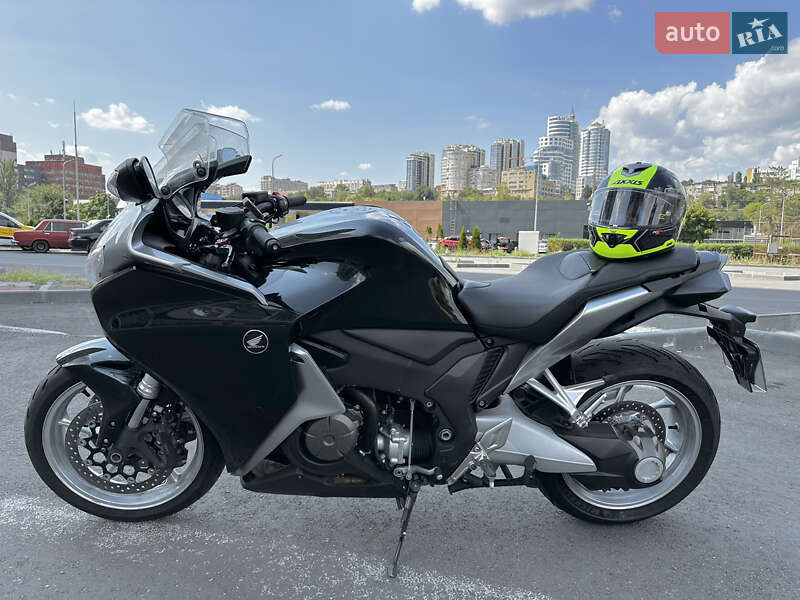 Мотоцикл Спорт-туризм Honda VFR 1200F 2012 в Днепре