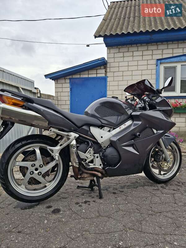 Мотоцикл Спорт-туризм Honda VFR 800F Interceptor 2002 в Каневе Мотоцикл Спорт-туризм Honda VFR 800F Interceptor 2002 в Каневе