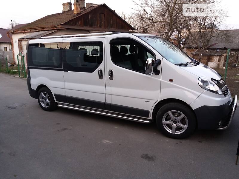 Минивэн Opel Vivaro 2010 в Ровно