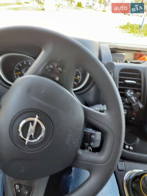 Минивэн Opel Vivaro 2016 в Львове Минивэн Opel Vivaro 2016 в Львове