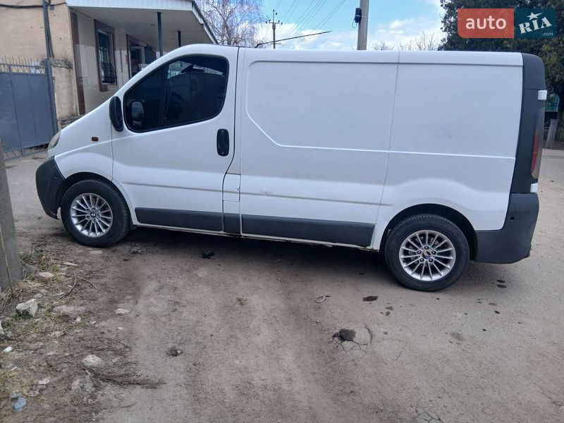 Грузовой фургон Opel Vivaro 2001 в Вознесенске