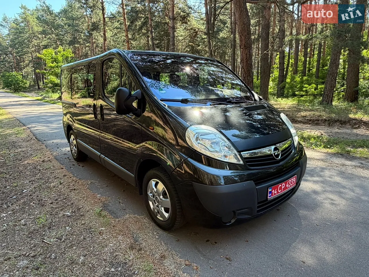 Opel Vivaro 2012 photo 2