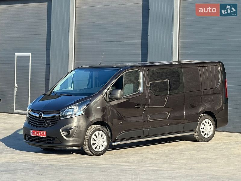 Грузопассажирский фургон Opel Vivaro 2017 в Дубно