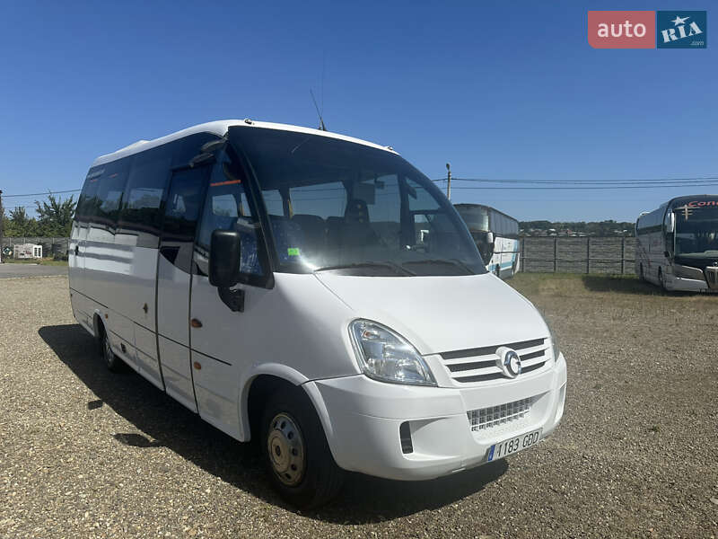 Мікроавтобус Iveco Wing 2008 в Чернівцях Мікроавтобус Iveco Wing 2008 в Чернівцях