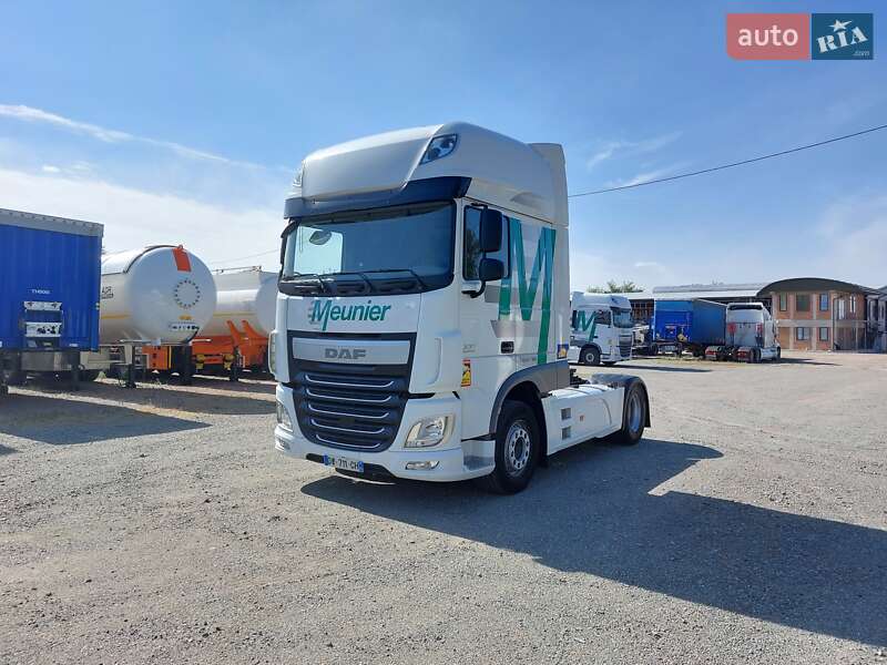 Тягач DAF XF 105 2015 в Киеве