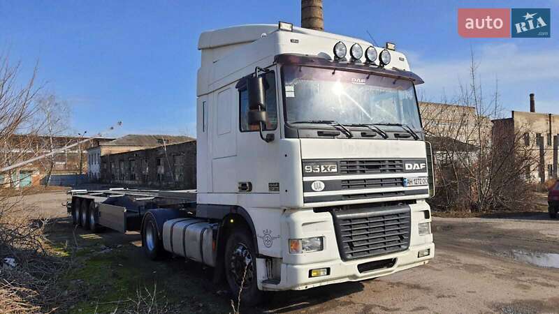 Тентований DAF XF 95 2001 в Слов'янську