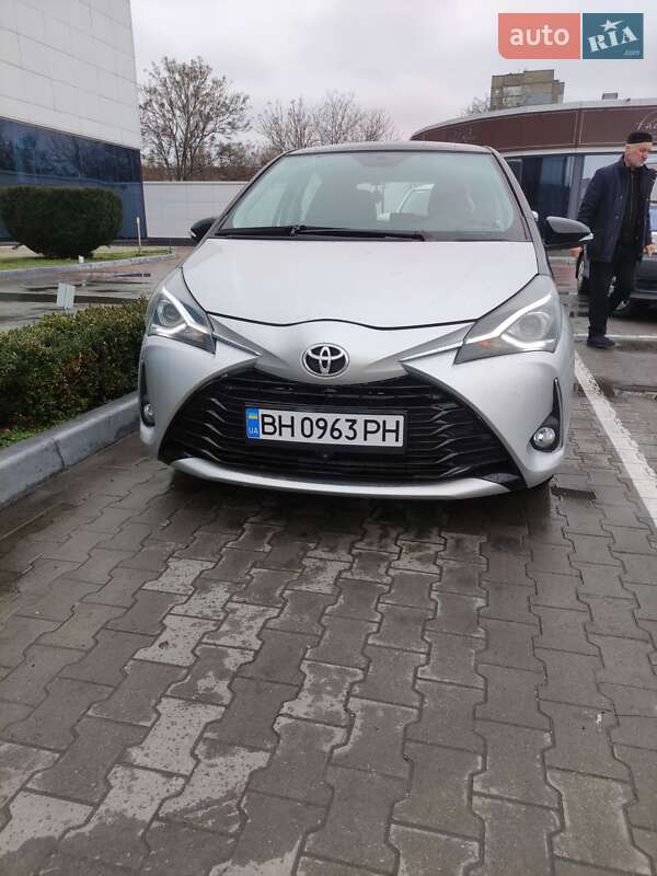 Хэтчбек Toyota Yaris 2015 в Одессе Хэтчбек Toyota Yaris 2015 в Одессе