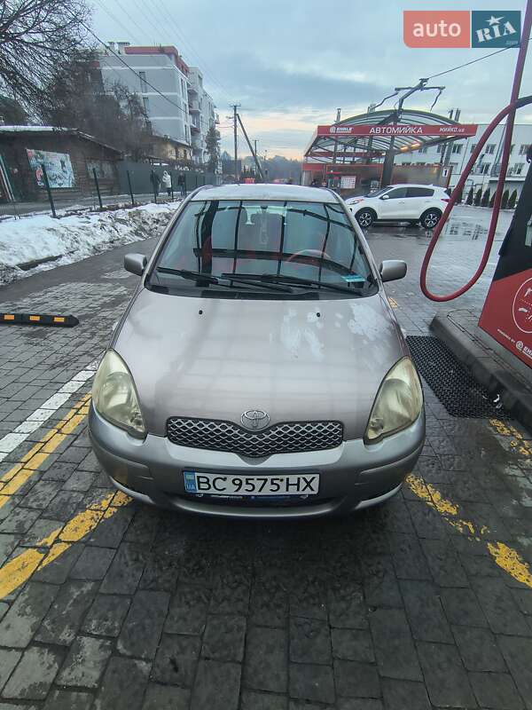 Хэтчбек Toyota Yaris 2004 в Львове