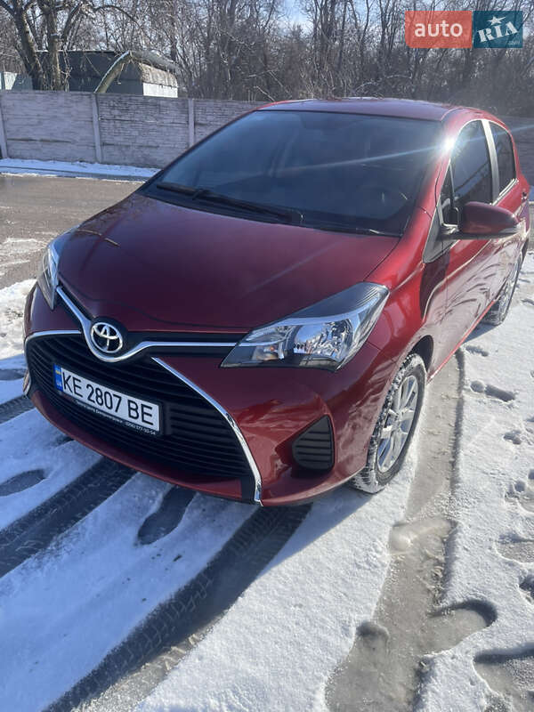 Хэтчбек Toyota Yaris 2015 в Днепре