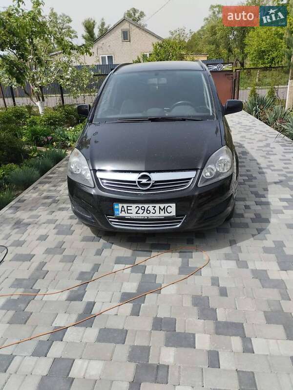 Минивэн Opel Zafira 2009 в Днепре
