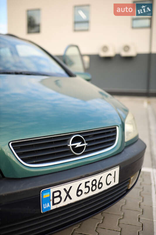 Минивэн Opel Zafira 2001 в Хмельницком