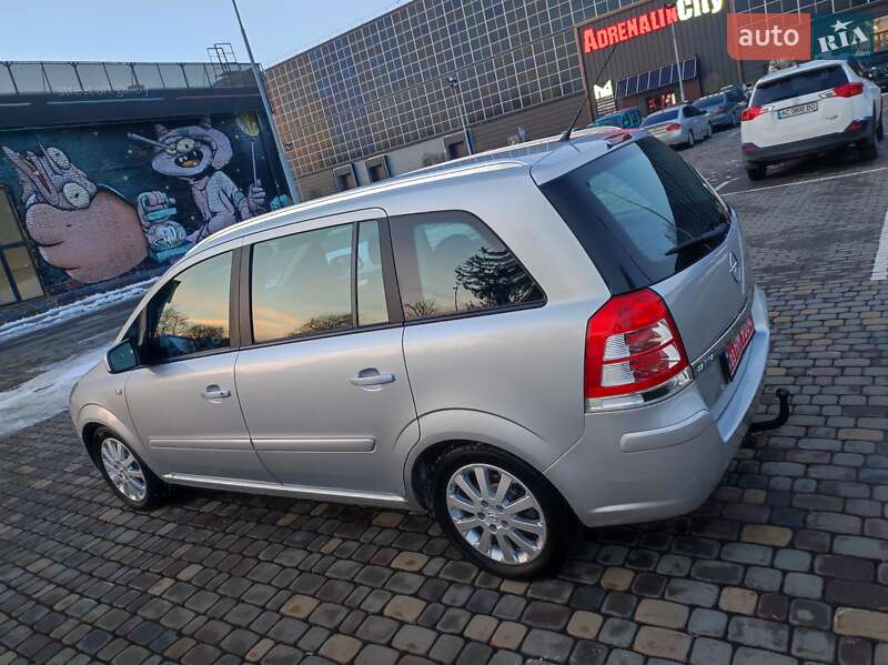 Минивэн Opel Zafira 2011 в Луцке
