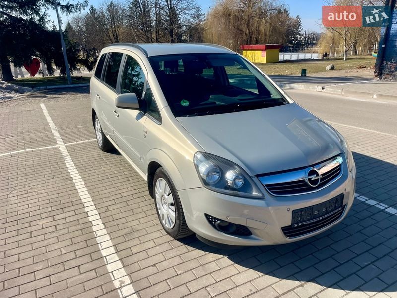 Минивэн Opel Zafira 2010 в Луцке