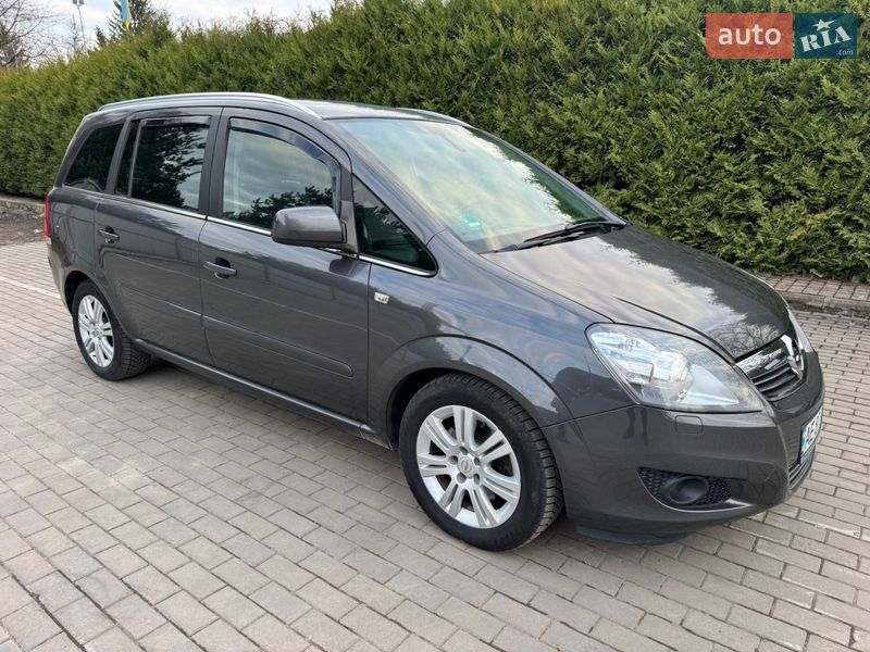 Минивэн Opel Zafira 2011 в Луцке