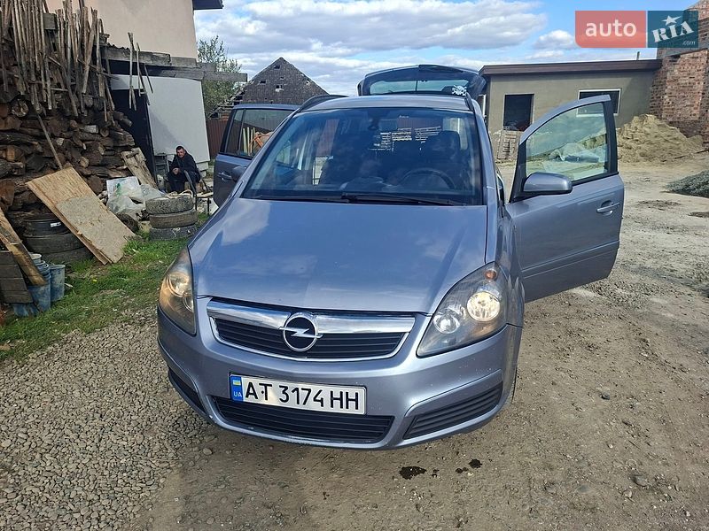 Мінівен Opel Zafira 2006 в Івано-Франківську