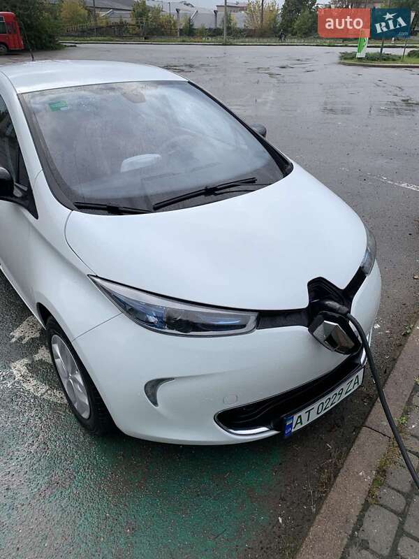Хэтчбек Renault Zoe 2016 в Ивано-Франковске Хэтчбек Renault Zoe 2016 в Ивано-Франковске