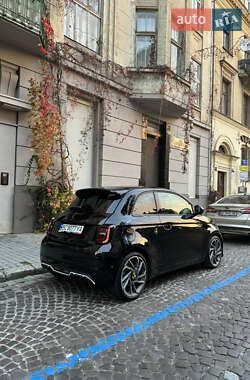 Хэтчбек Abarth Fiat 500 2023 в 