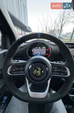Хэтчбек Abarth Fiat 500 2023 в 