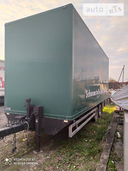 Ізотермічна будка Ackermann-Fruehauf AA 2000 в Хотині