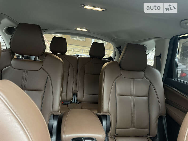 Позашляховик / Кросовер Acura MDX 2016 в Вишневому фото 16 Позашляховик / Кросовер Acura MDX 2016 в Вишневому