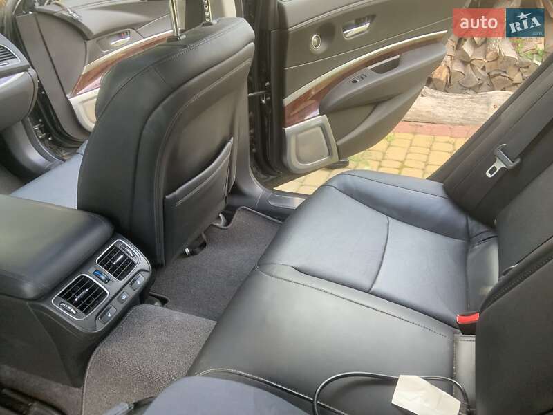 Седан Acura RLX 2015 в Львові