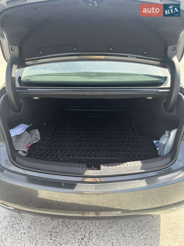 Седан Acura TLX 2015 в Львове