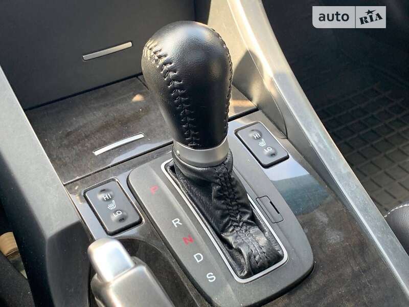 Седан Acura TSX 2010 в Львове