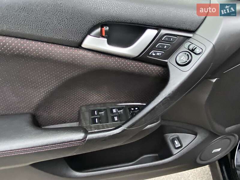 Седан Acura TSX 2013 в Львове