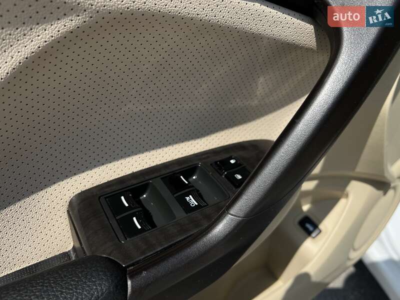 Седан Acura TSX 2011 в Богуславі