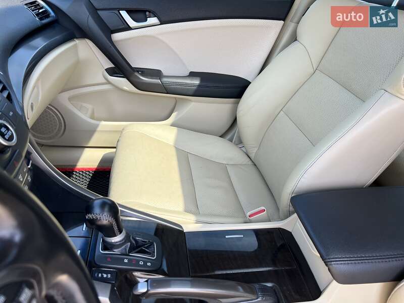 Седан Acura TSX 2011 в Богуславі