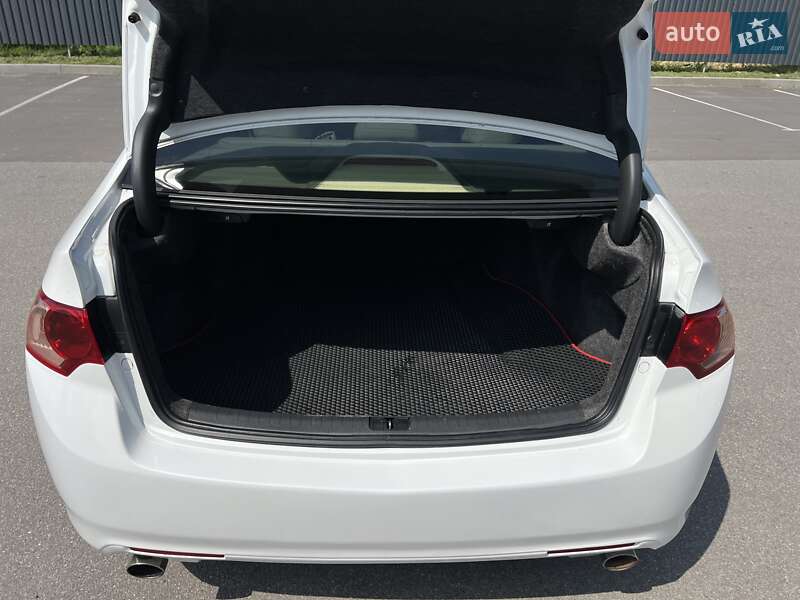 Седан Acura TSX 2011 в Богуславі