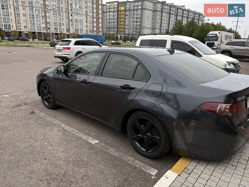 Седан Acura TSX 2012 в Бучі