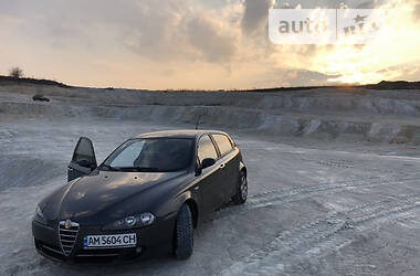 Хэтчбек Alfa Romeo 147 2009 в Житомире