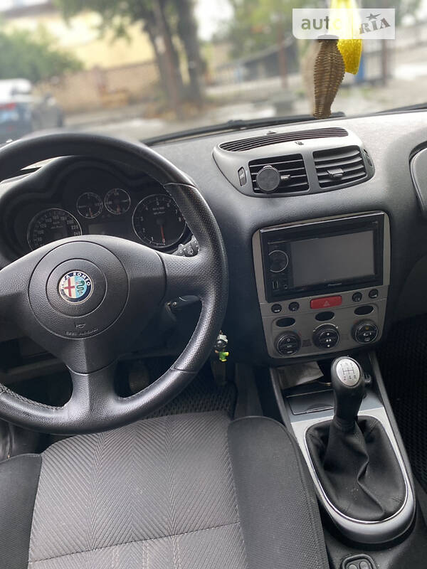 Хэтчбек Alfa Romeo 147 2005 в Киеве